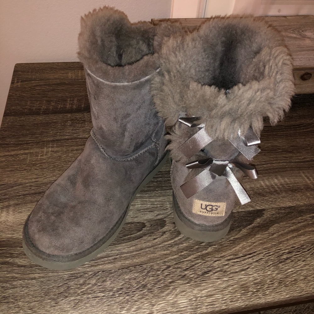 Gray bailey bow ugg boots